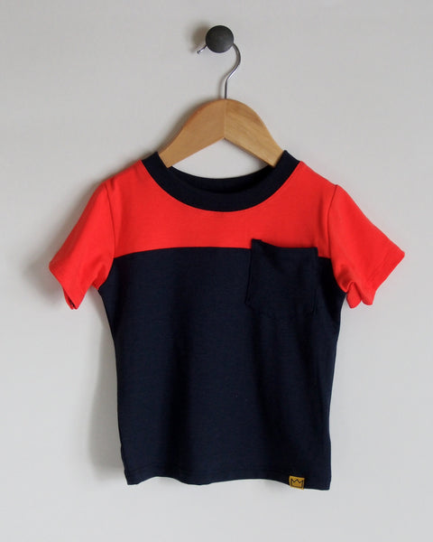 T-Shirt in Navy/Coral